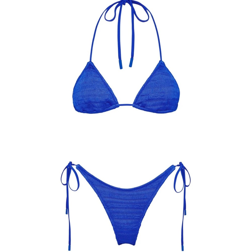 Top and bottom both size medium